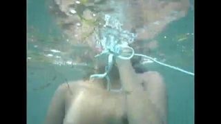 Avventura di snorkeling nuda