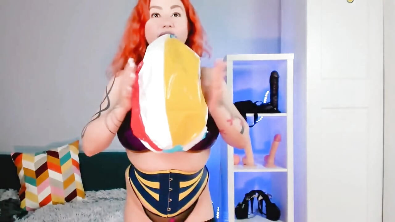 你的继母给海滩球充气