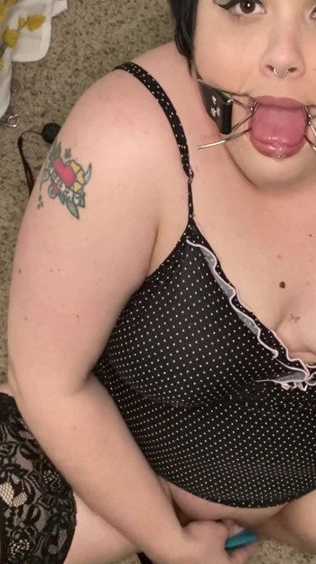 Måste-dela ögonblick från "POV Amatör BBW kuk slampa dreglar i Spider Gag"