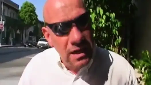 Соблазнительная фут-фетиш-игра с блондинкой и крошками-брюнетками