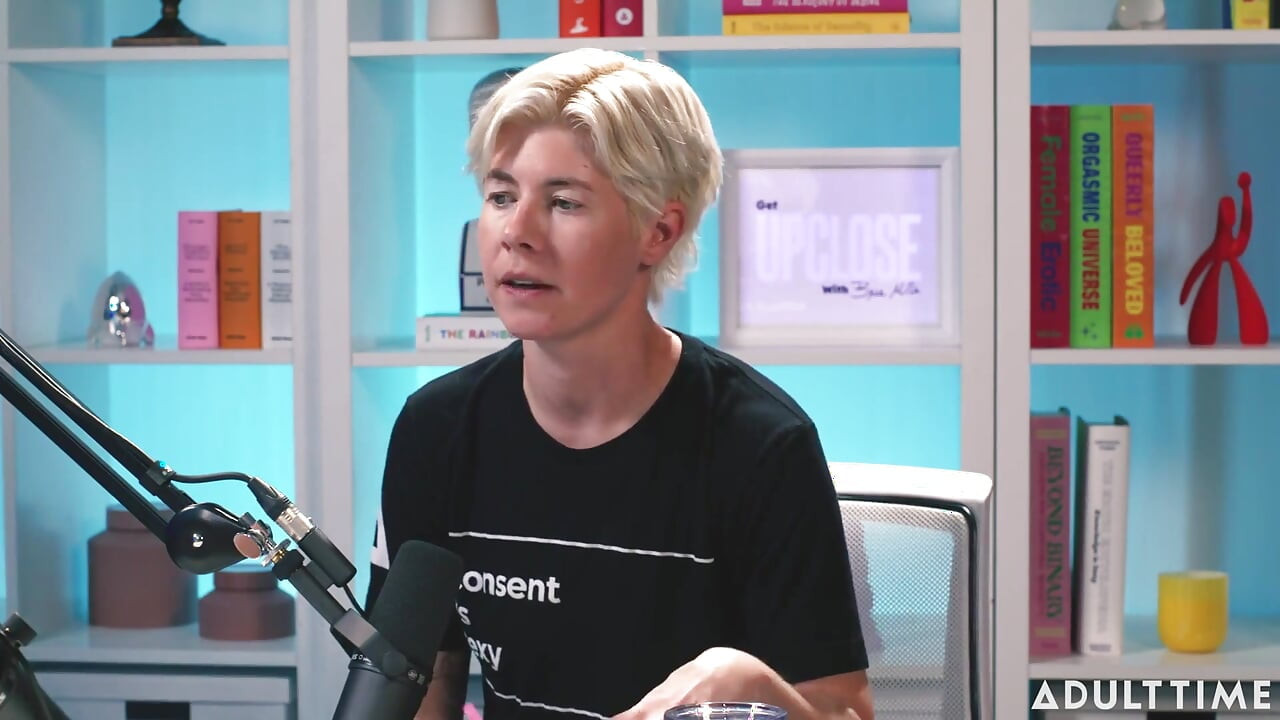 Lilly Bell exibicionismo, sexting e empoderamento no podcast Adult Time