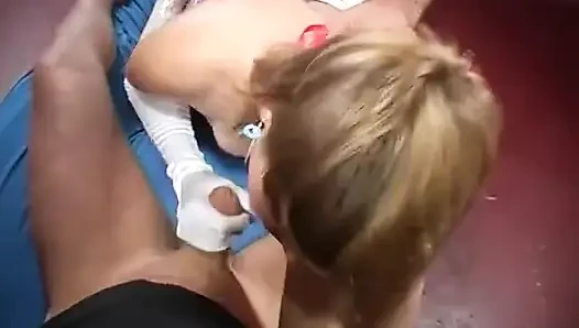 Total Versautes Blondes Busen Teeny Lässt Sich Behandeln