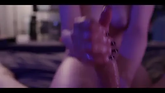 Sapık paramedik, sarkıntısını sikiyor ve kadın gerçek orgazm oluyor.