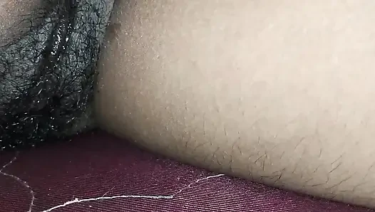 Kerala mallu Chettan masturbiert und leckt süße schwarze muschi seiner chechi auf dem bett