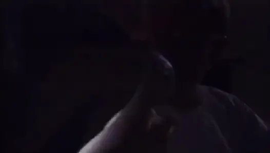 Sexy hure mit großen brust im bett fickt harten schwanz