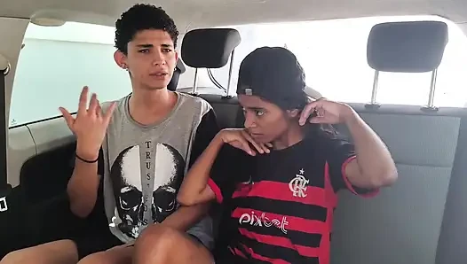 Os Irmãos Jogando Futebol Acabou Numa Foda No Carro