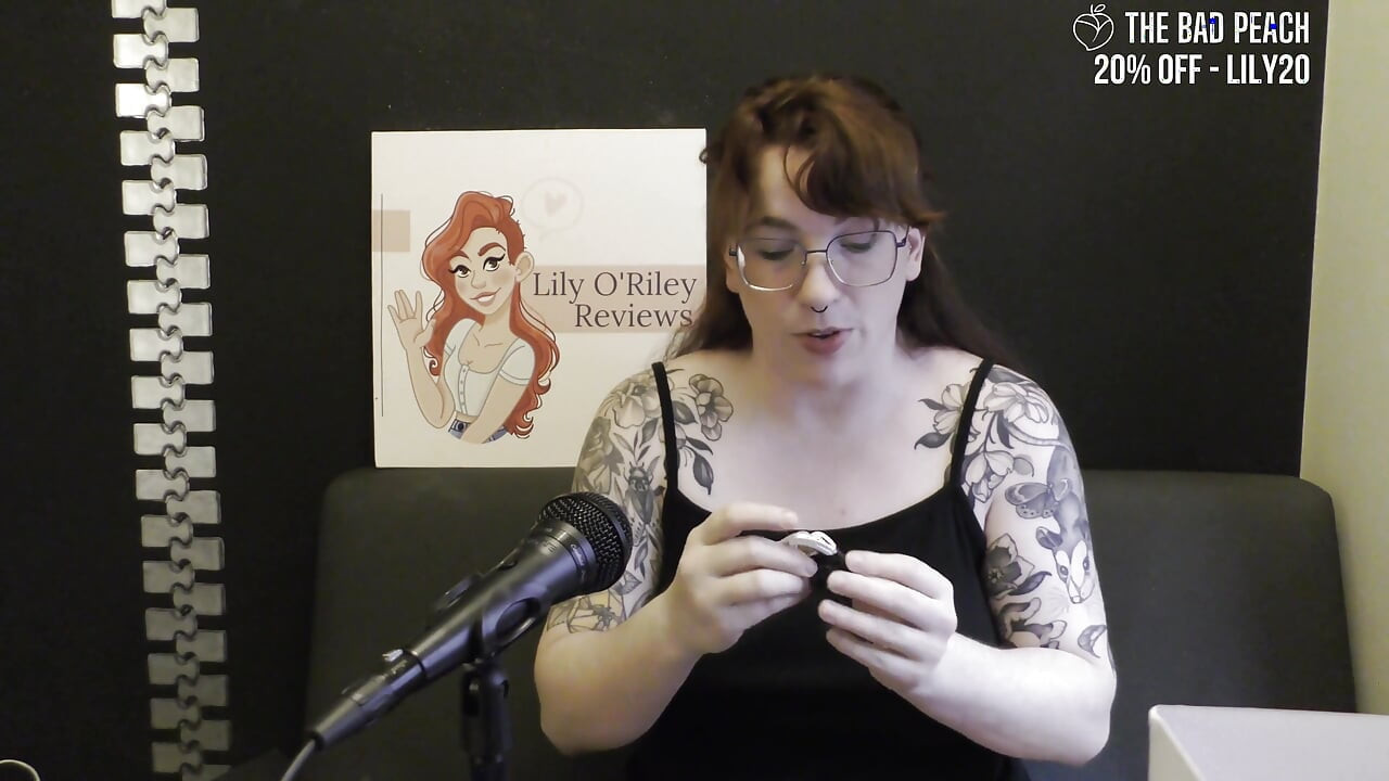 NSFW Review of the Honey Pistil Licking Vibrator From the Bad Peach
