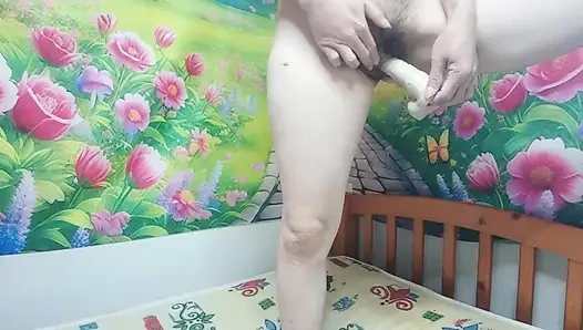 Aku lagi asik ngentot memekku pakai dildo sampai muncrat