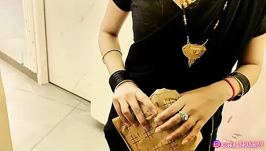 Aku berhubungan seks dengan pria pengiriman ketika suamiku tidak di rumah. Dalam roleplay hindi
