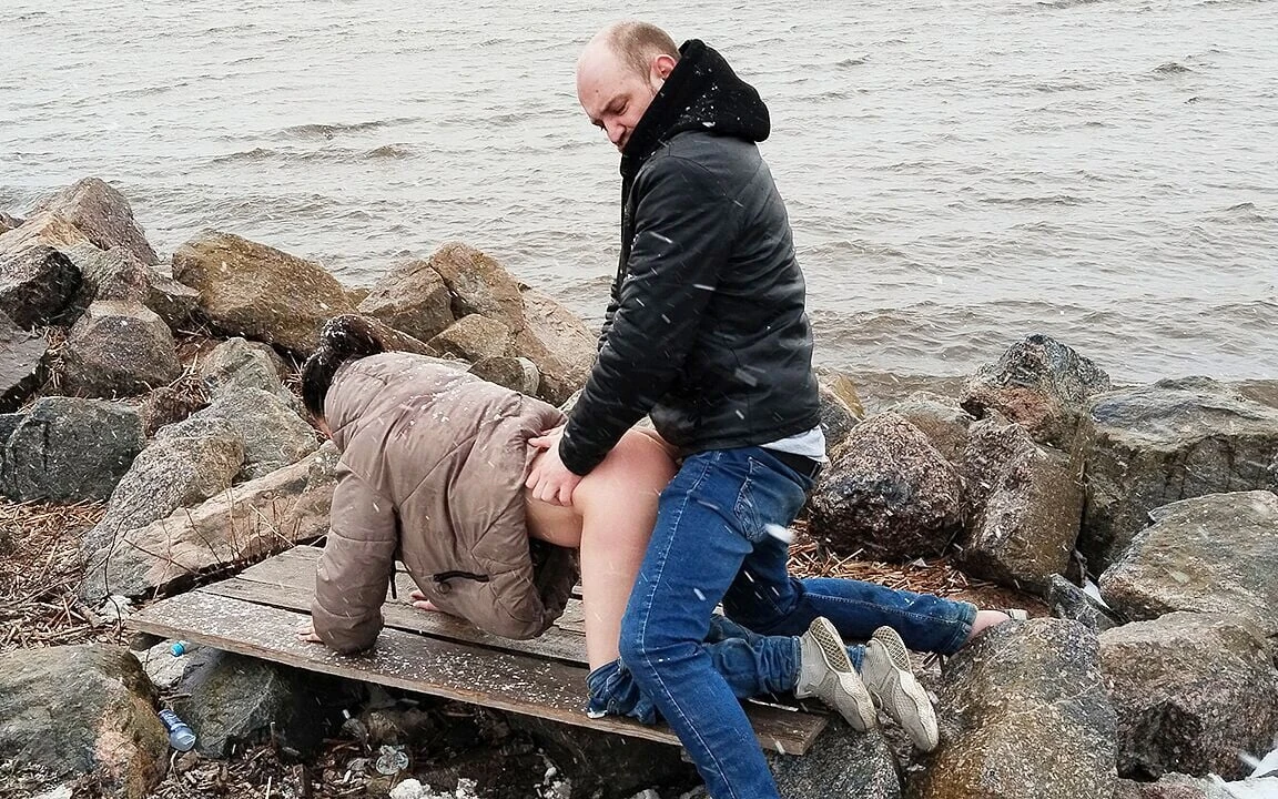 Outdoor Ass Fuck in a Snowstorm