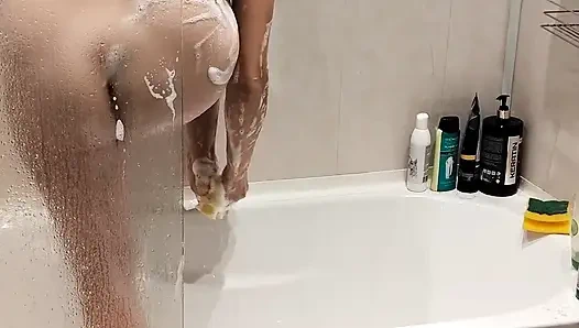 Rayuan becek istri sange ini dientot habis-habisan sampai mengerang keenakan