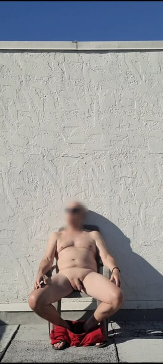 Exhibitionist masturbator stroking myself on a friend's rooftop deck