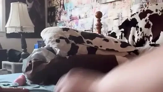 Сквиртует днями
