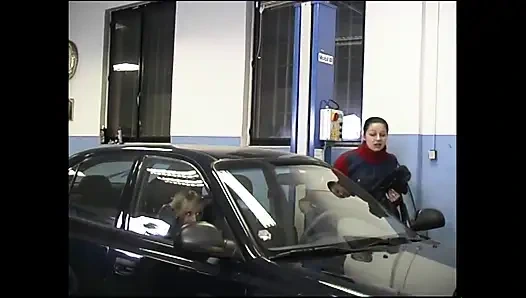 Büyük yarak ağızda büyük yarak amcıkta üçlü grup seks