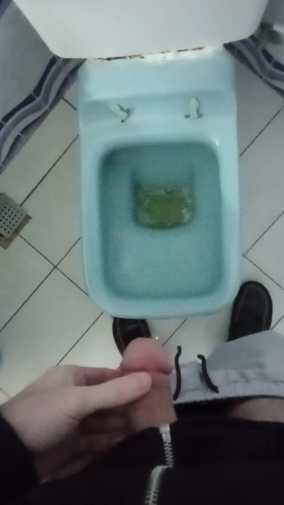 Pissing video