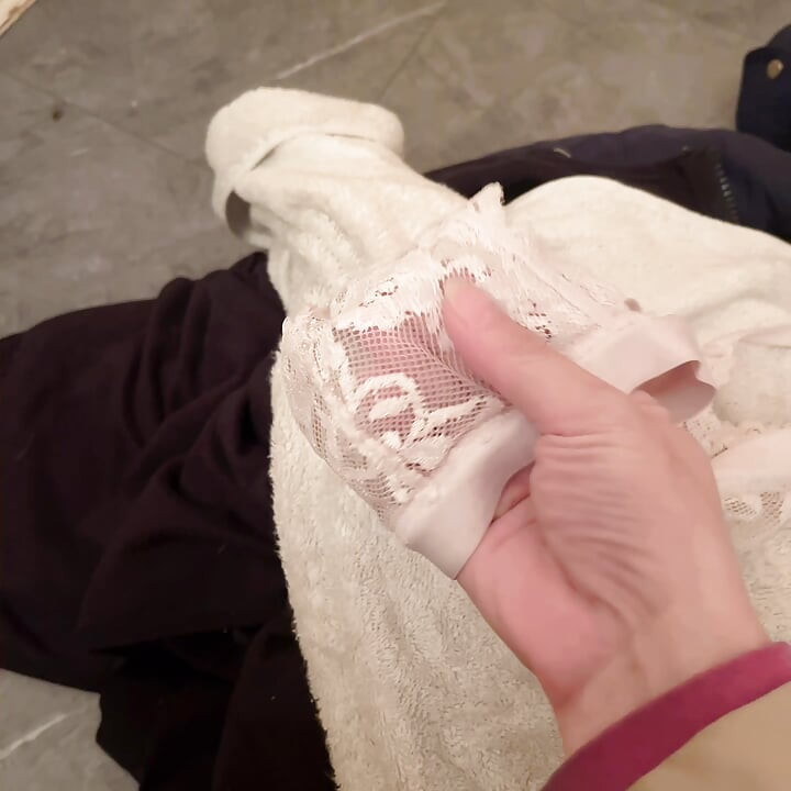Märkä sotku pillu suihkun aikana