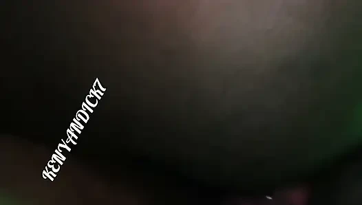 Akşam geç saatlerde erkek arkadaşım onu akşam yemeğinde ziyaret ettikten sonra yarağa biniyorum