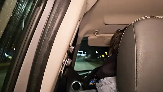 Мы пошли за покупками с парой друзей в машине, и мы вчетвером в конце концов занимаются сексом в машине.