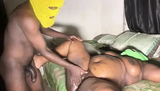 Semuanya berakhir dengan keseruan di rumahnya