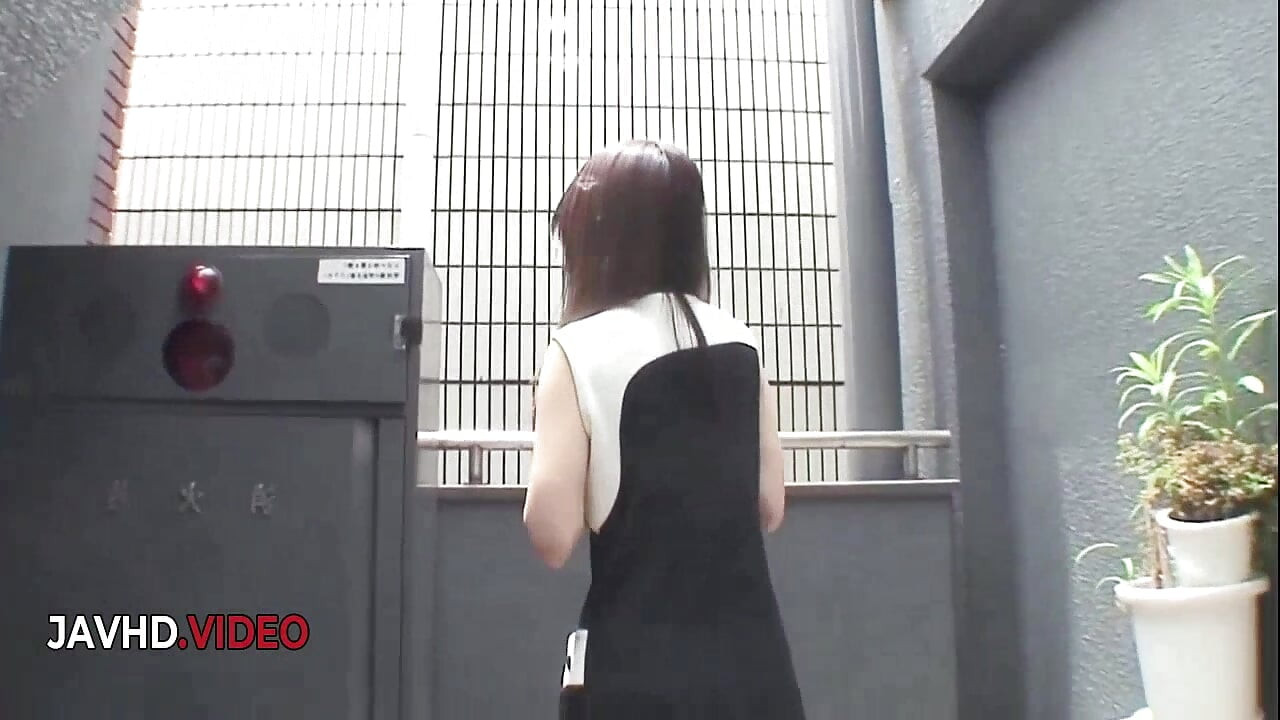 Miu shinohara trêu chọc bụi rậm ngon lành của cô ấy