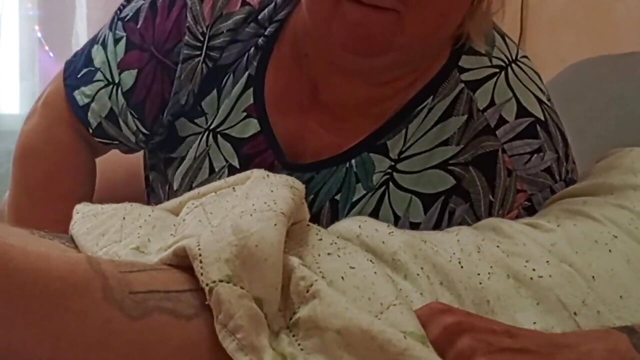 A manhã começou com um boquete profundo da madrasta