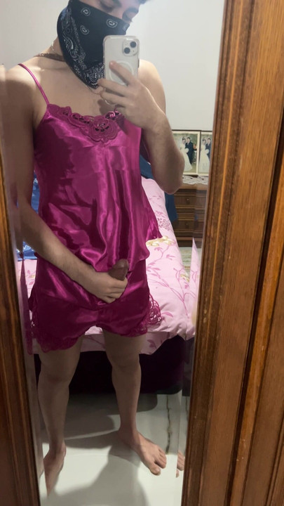 Femboy Introduces Her Nightgown