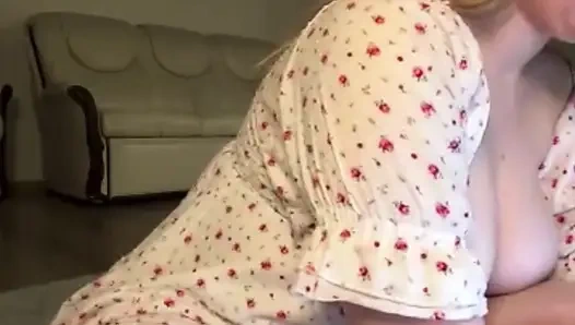 Jucielussie Masturbate pussy and nipple clamps