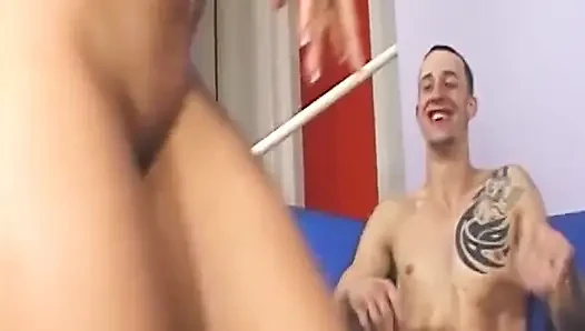 Esmer genç kızın ıslak sakso ve damlayan amcık sikişi