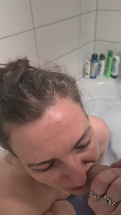 Blowjob and Facial in Bathtub