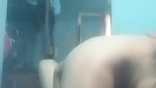 Önden bakan kovboy kız: her saksoda zevk