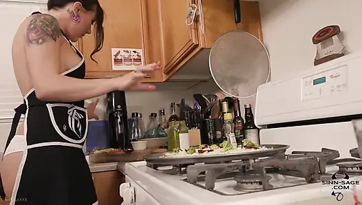 Sinn Sage ile office pizza partisi giantess
