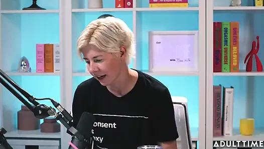 Эксгибиционизм, секстинг и развитие Lilly Bell | Время для взрослых, подкаст