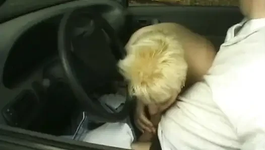 Mollige deutsche MILF bekommt ihre muschi gefingert und im auto geleckt