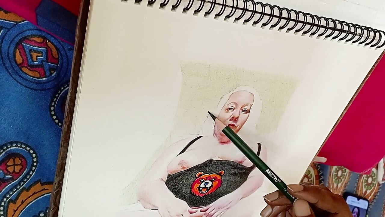 Seorang wanita kulit putih besar yang cantik masturbasi di bawah pohon menarik pria desi telanjang