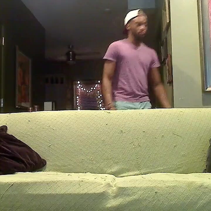 Kenniejai é pega se masturbando