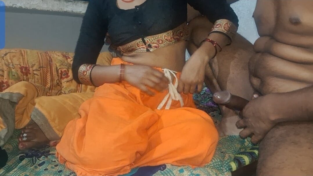 Indian desi hauswaif Rani bhabhi ki chudayi devar ne bhabhi ko ghodi bana ke choda