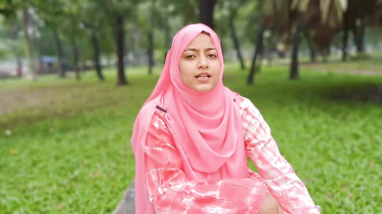 A girl sits alone in the park, then she meets him and friendship then love.