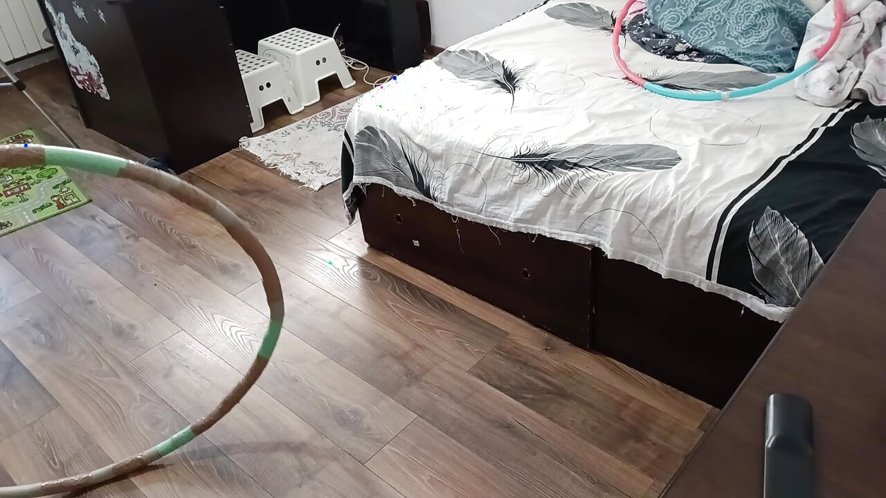 Sexy wife does gymnastics at home naked