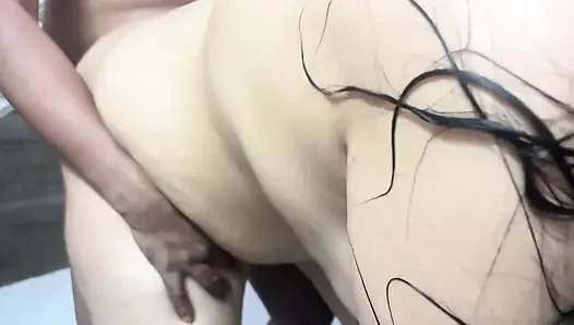 Гоп, гоп, сводный брат трахается со сводной сестрой в ванной