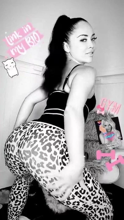 dancing ass brunette