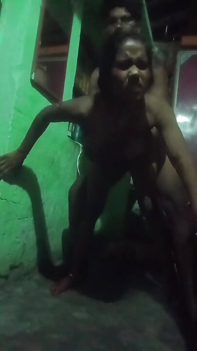 Program Romansa Malam Kakak Tiri Desi yang Hot