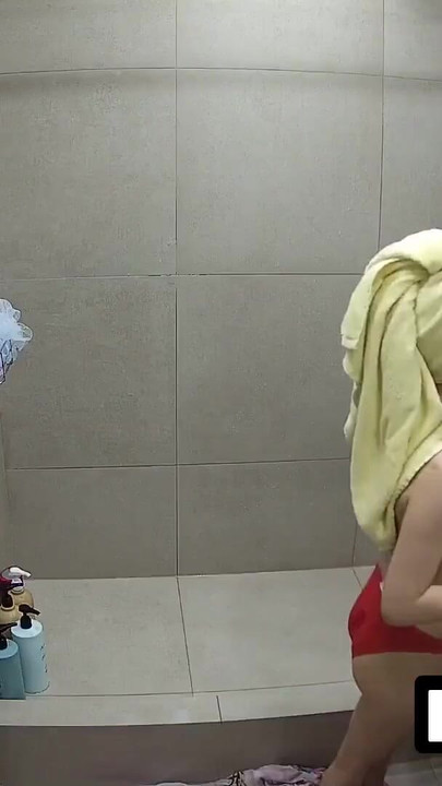 LUUV. La pareja real Xaner y Grossy demuestran la pureza de su relación y su cuerpo joven duchándose a las 3 AM | Clip 3