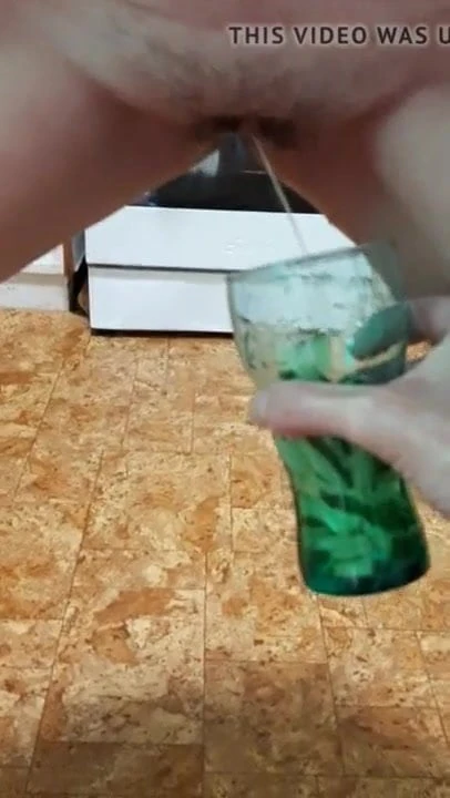 Dukkle i pee in glass part 2