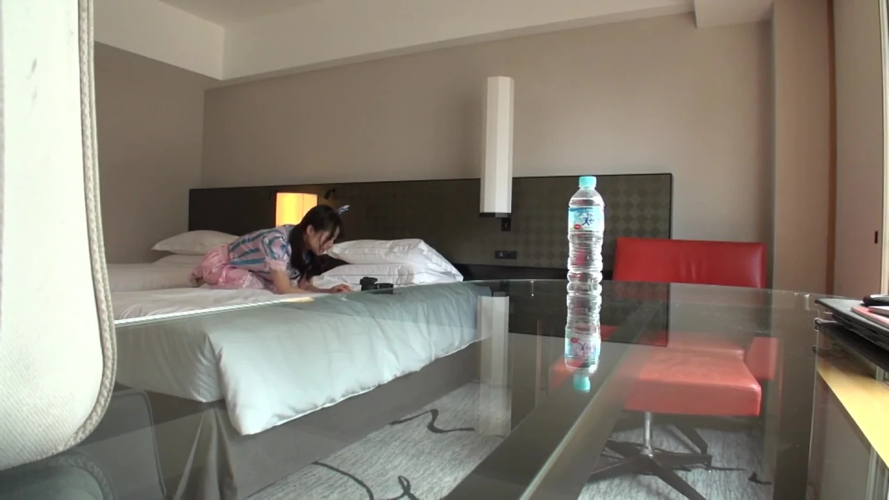 Homemade Sex with a Shaved Girl with High Awareness Who Is Easily Pressured