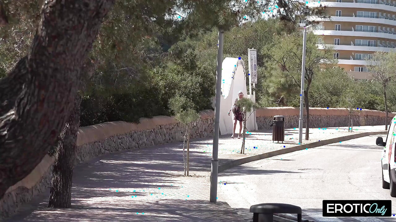 Спонтанный секс, голодная на дороге, милф отдаёт всё