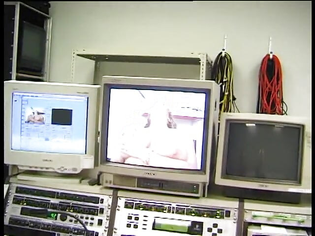 बड़े स्तनों वाली जर्मन चोदने लायक मम्मी देखने का बिंदु में बड़ा लंड उड़ा रही है