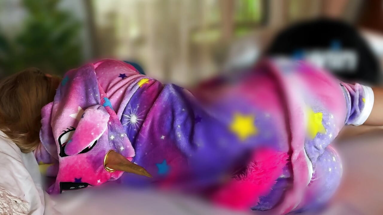 Night of nightmares is cured with a blowjob to my stepbrother's huge cock