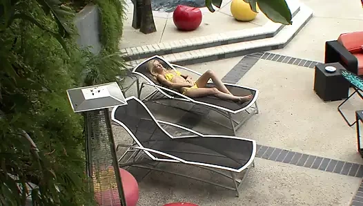 Junge emily Kae, eine hure, bekommt ihre muschi gefickt