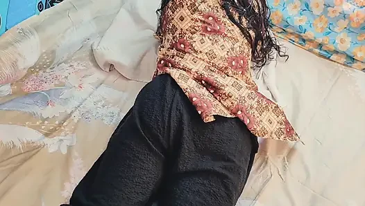 Ve hdesi bhabi eski sevgilisiyle sikiliyor kocasıotel'i aldattı