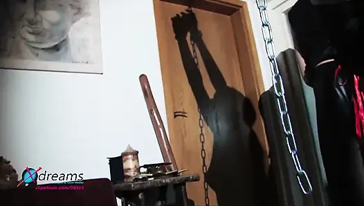 Yasemin diantai ke langit-langit